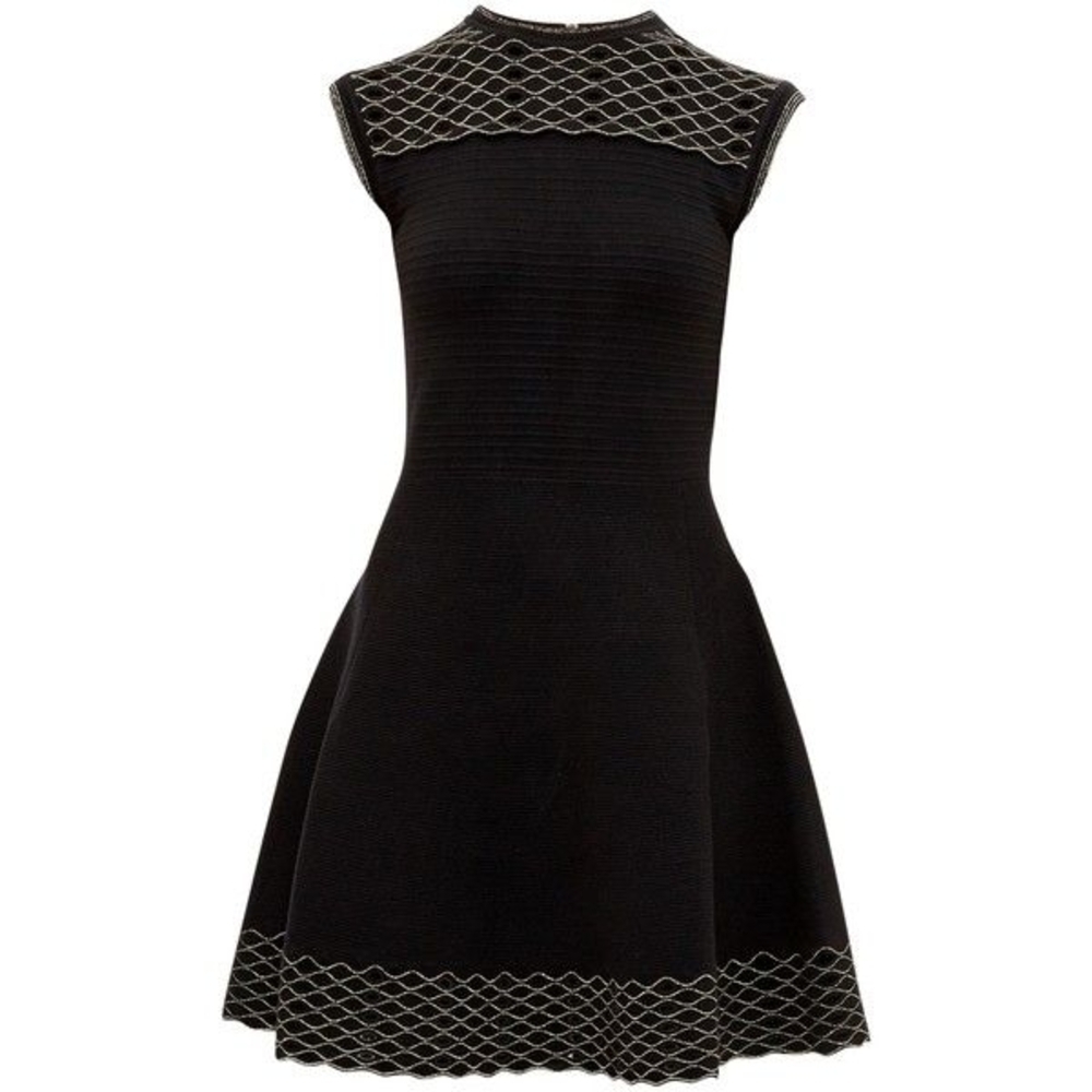 Elegant Black Sleeveless Dress - Picture 4 of 12